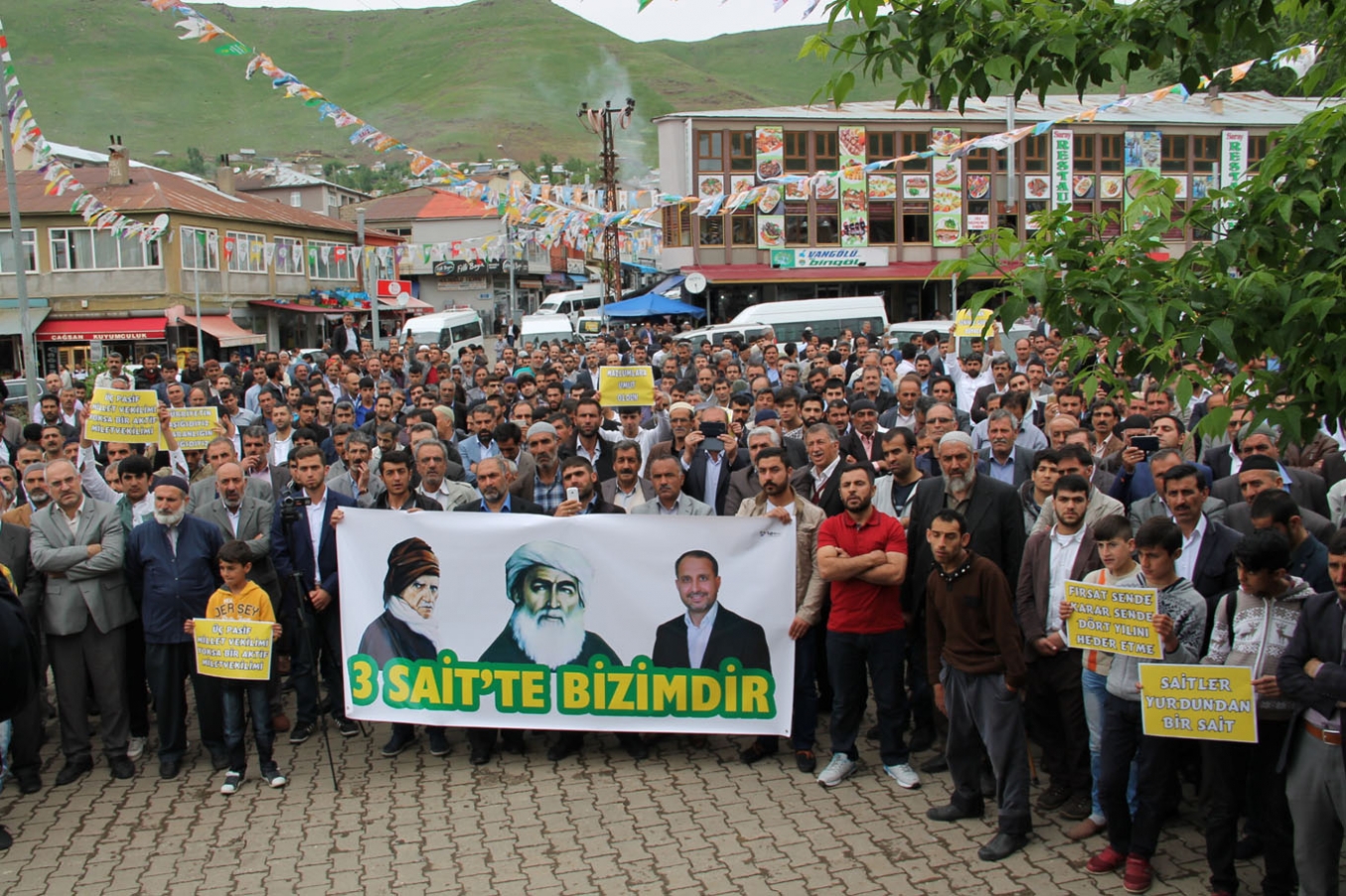 Bağımsız aday Şahin Solhan'da halka hitap etti Bağımsız aday Şahin Solhan'da halka hitap etti
